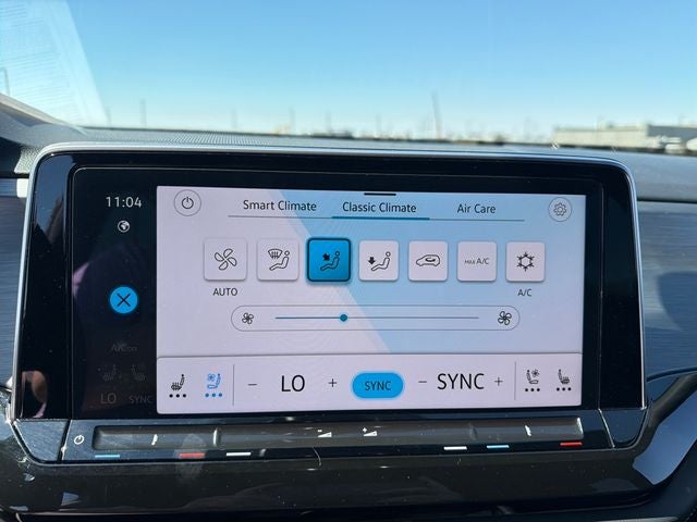 2025 Volkswagen Atlas Cross Sport 2.0T SE w/Technology