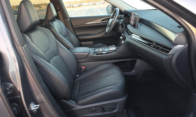 2023 INFINITI QX60 LUXE