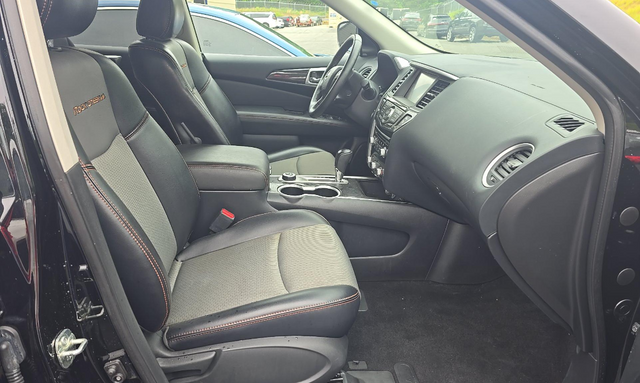 2020 Nissan Pathfinder SV