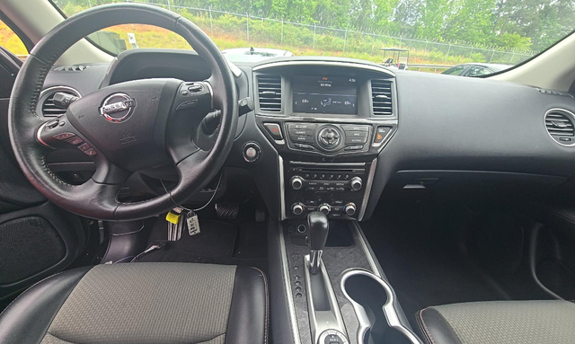 2020 Nissan Pathfinder SV