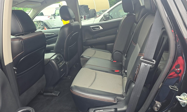 2020 Nissan Pathfinder SV