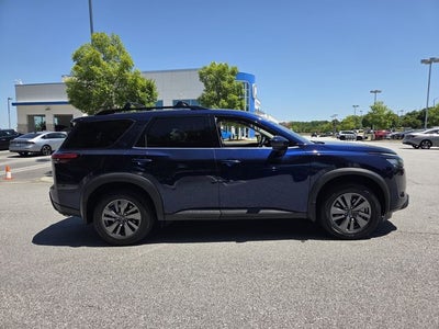 2024 Nissan Pathfinder SV