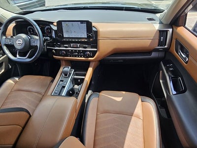 2025 Nissan Pathfinder Platinum