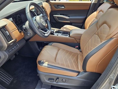 2025 Nissan Pathfinder Platinum