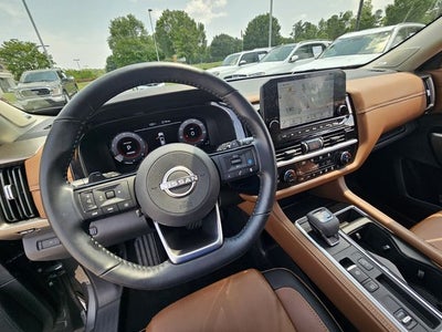 2025 Nissan Pathfinder Platinum