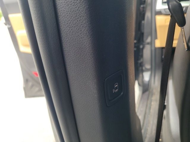 2024 Kia Carnival LX Seat Package