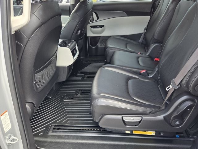 2023 Kia Carnival LX Seat Package