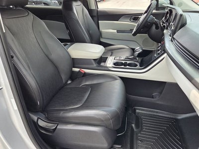 2023 Kia Carnival LX Seat Package