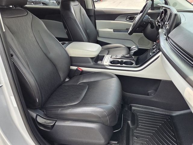 2023 Kia Carnival LX Seat Package
