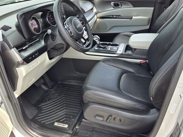 2023 Kia Carnival LX Seat Package